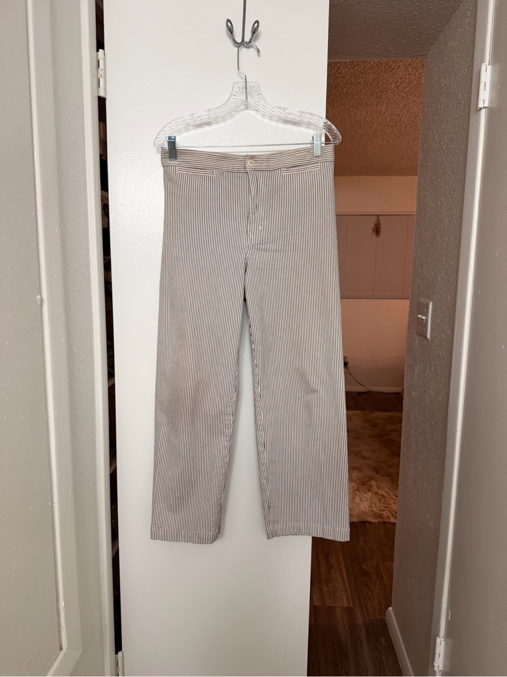 Women’s wide-leg crop navy blue and white pinstriped pants